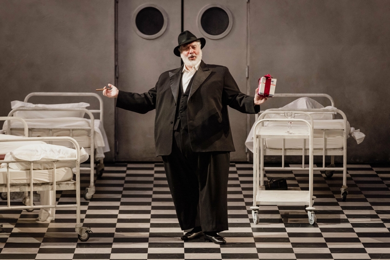 “Review of Verdi’s ‘Falstaff’ at Lille Opera set in a hospital”